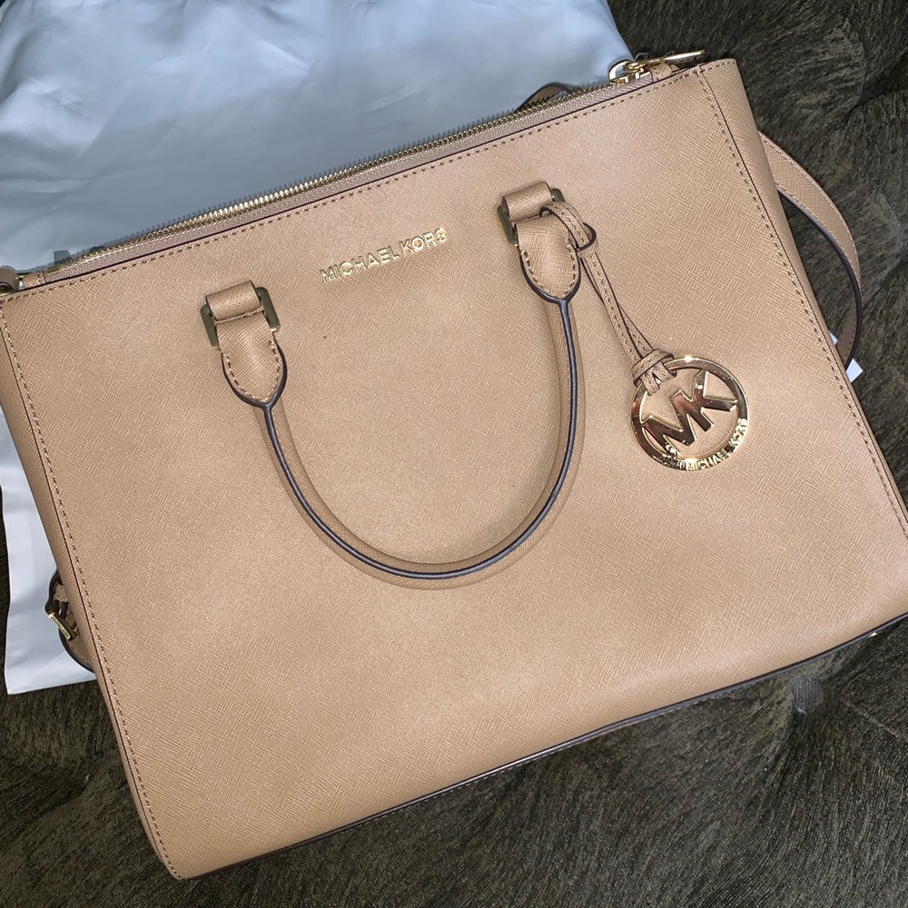 Michael Kors purse - Picture 1 of 3